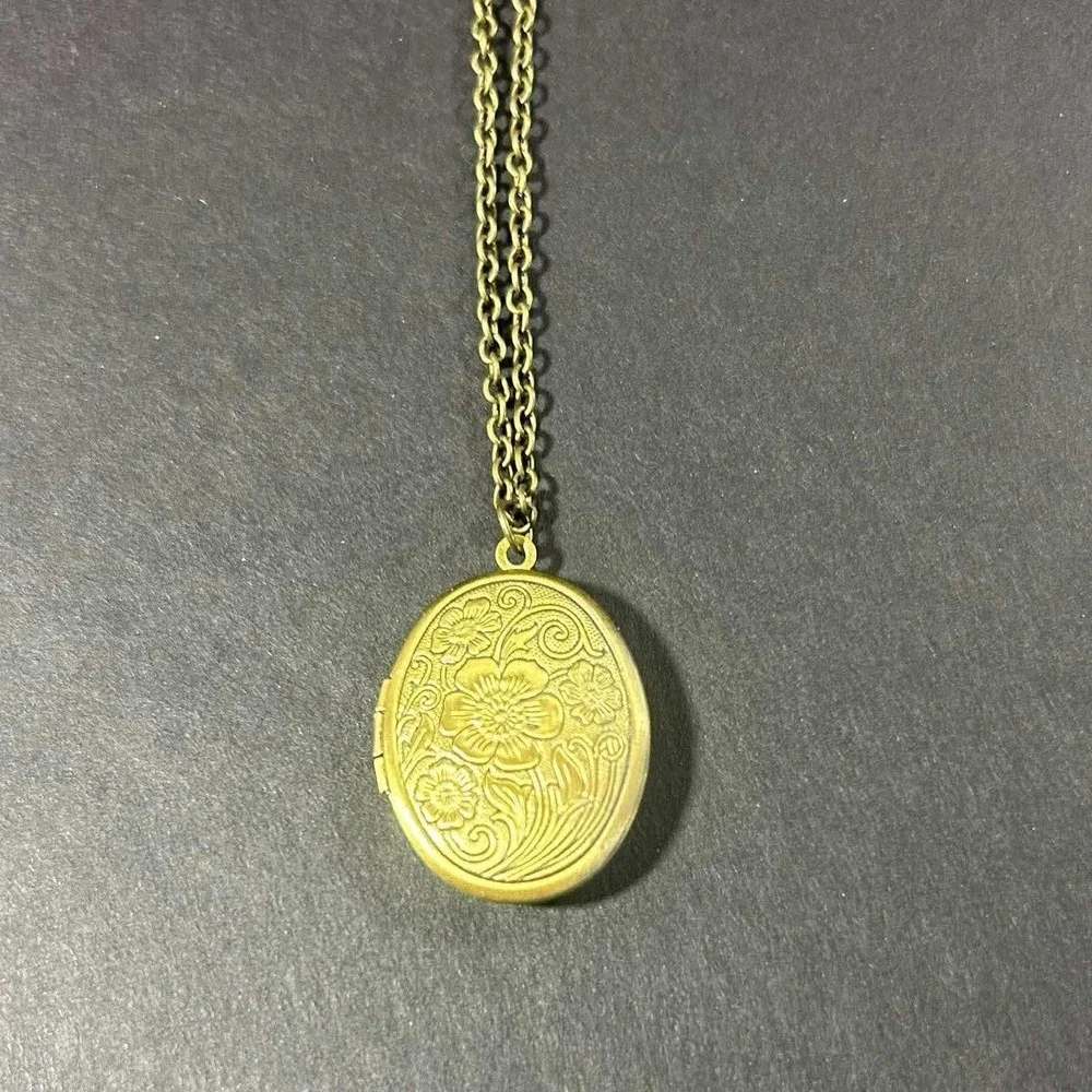 Locket Necklace Bronze/Goldtone Floral Embossed Vintage Style